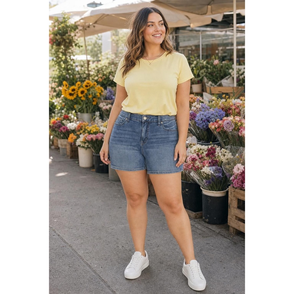 Torrid Mid Rise Midi Denim Shorts Women's 16 Blue Vintage Stretch